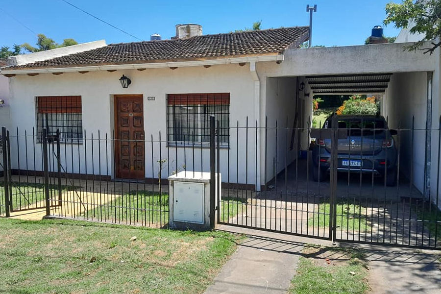 Alquiler casa con entrada de auto en Monte Hermoso