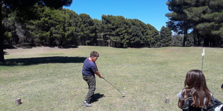 Escuela de golf Monte Hermoso para niños