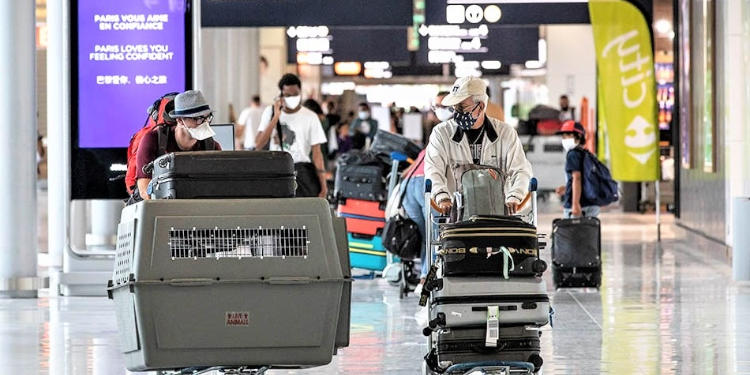Argentinos varados en aeropuertos del exterior