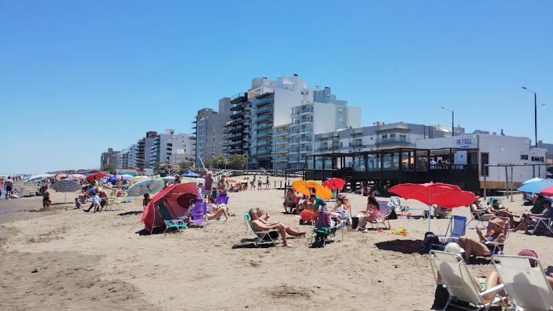 Playa de Monte Hermoso en enero 2025