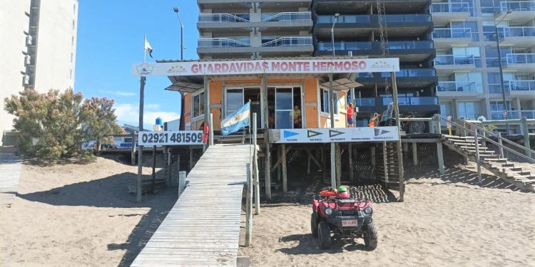 Playa segura y cuidada en Monte Hermoso: el valioso aporte de los guardavidas