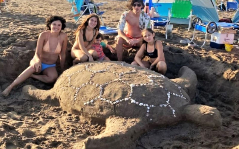 Esculturas en la playa de Monte Hermoso