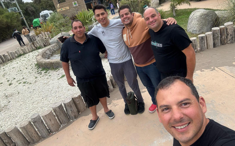 Padre Federico y amigos sacerdotes veraneando en Monte Hermoso