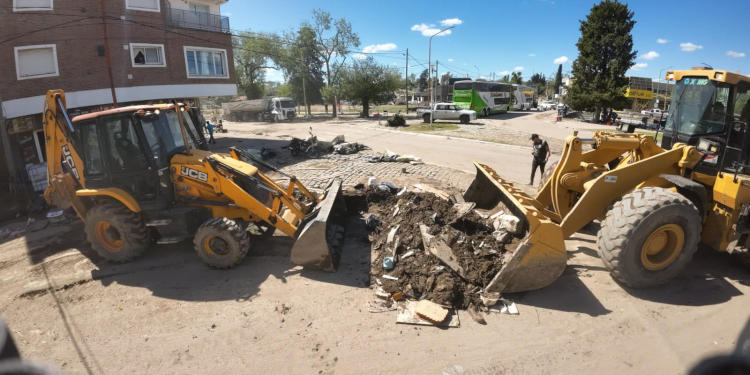 Limpieza en Bahía Blanca tras las inundaciones